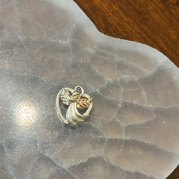 Black hills gold sterling silver angel pendant - Picture 4 of 5